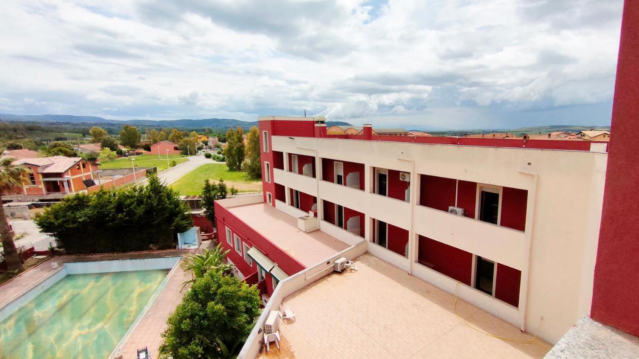 Hotel Mater Mediterranea Senorbi Екстер'єр фото